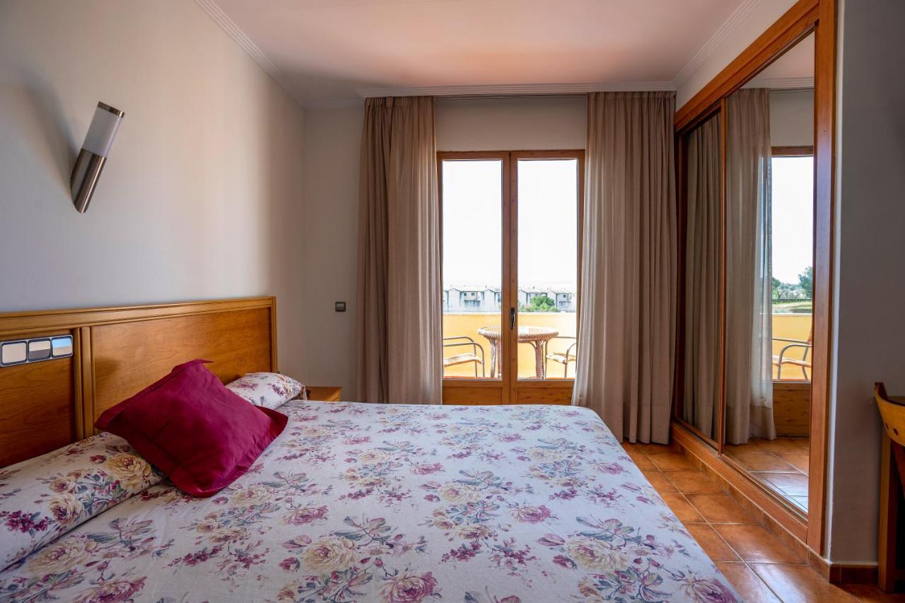 Hotel Los Barruecos By Croma Malpartida de Cáceres エクステリア 写真