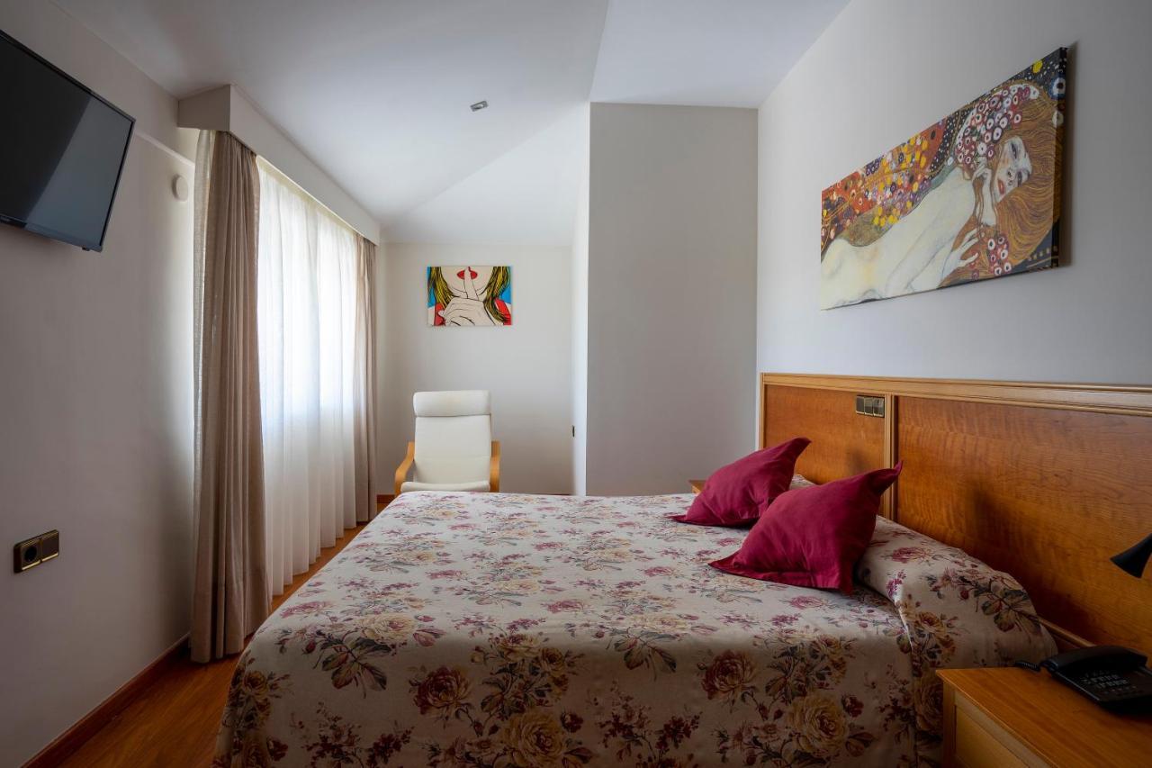 Hotel Los Barruecos By Croma Malpartida de Cáceres エクステリア 写真