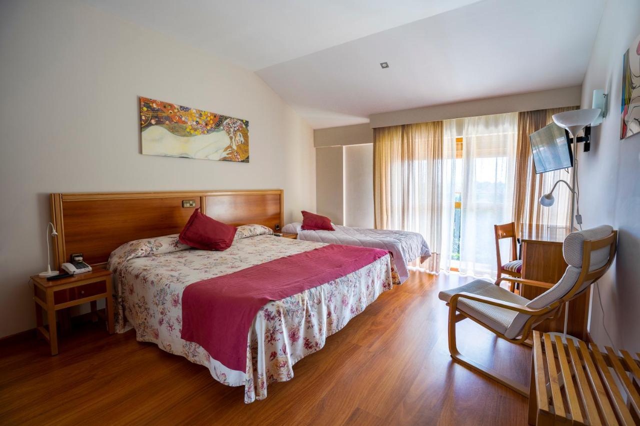 Hotel Los Barruecos By Croma Malpartida de Cáceres エクステリア 写真