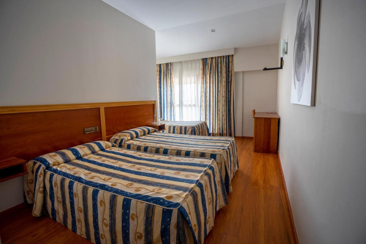 Hotel Los Barruecos By Croma Malpartida de Cáceres エクステリア 写真