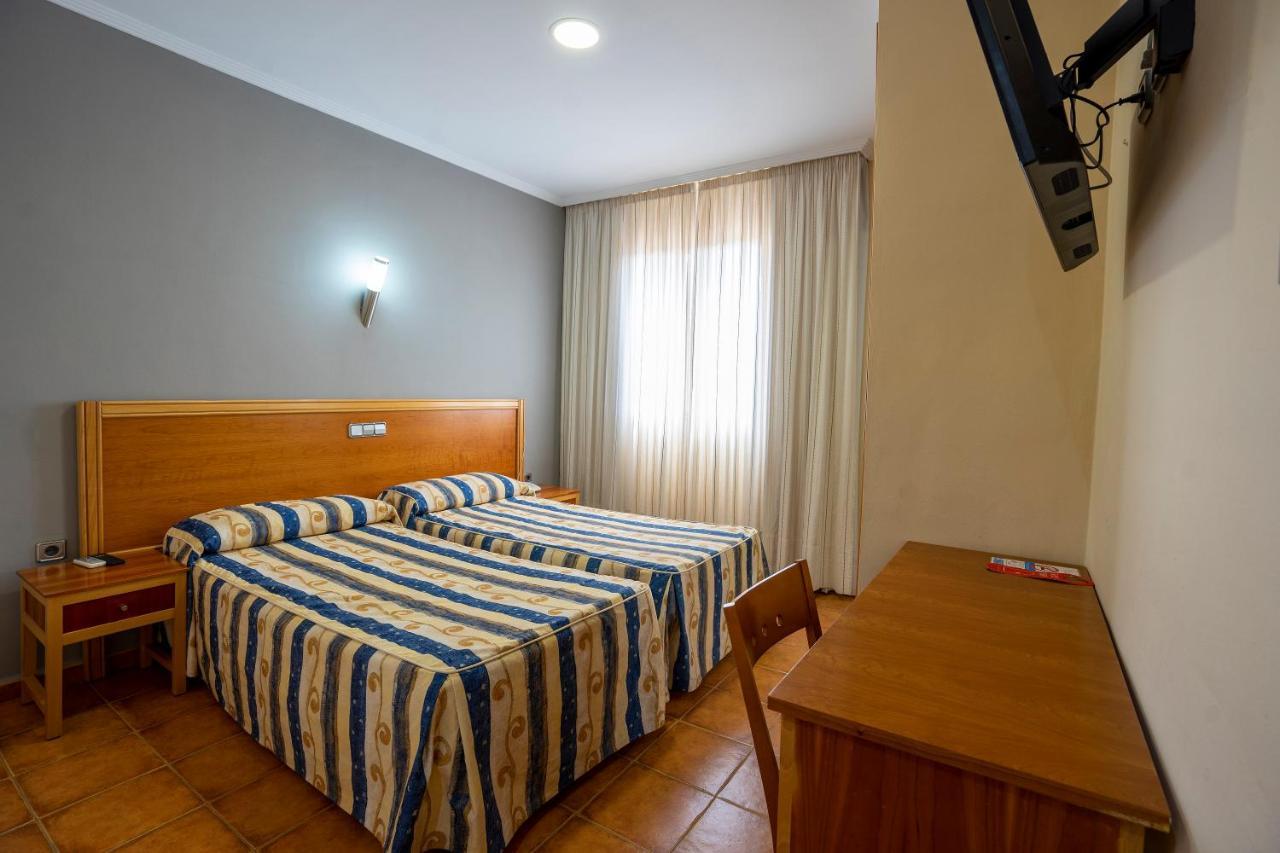 Hotel Los Barruecos By Croma Malpartida de Cáceres エクステリア 写真