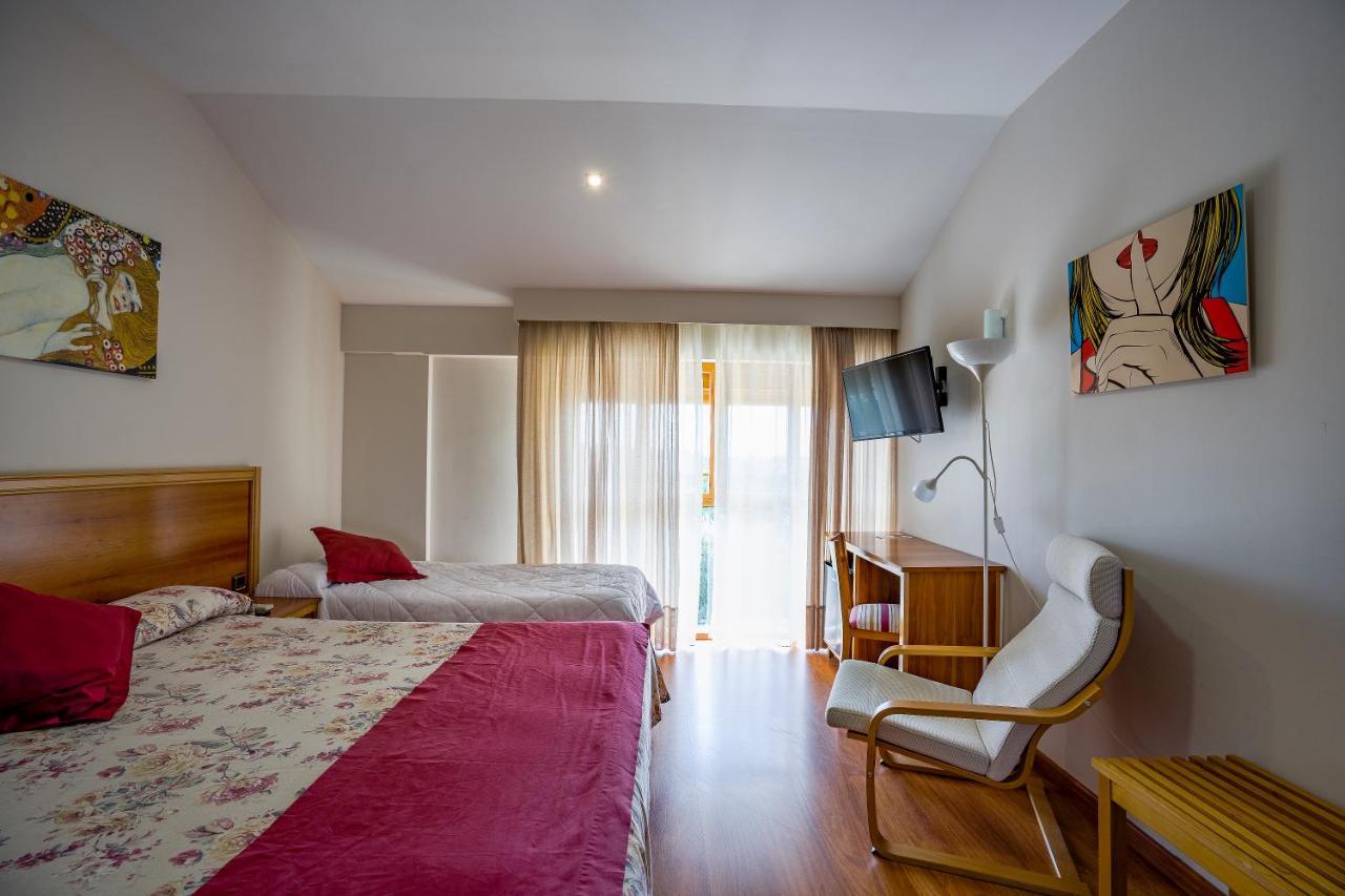 Hotel Los Barruecos By Croma Malpartida de Cáceres エクステリア 写真