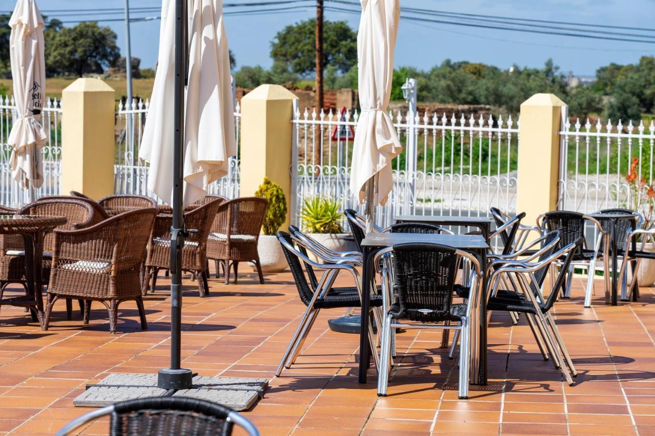 Hotel Los Barruecos By Croma Malpartida de Cáceres エクステリア 写真
