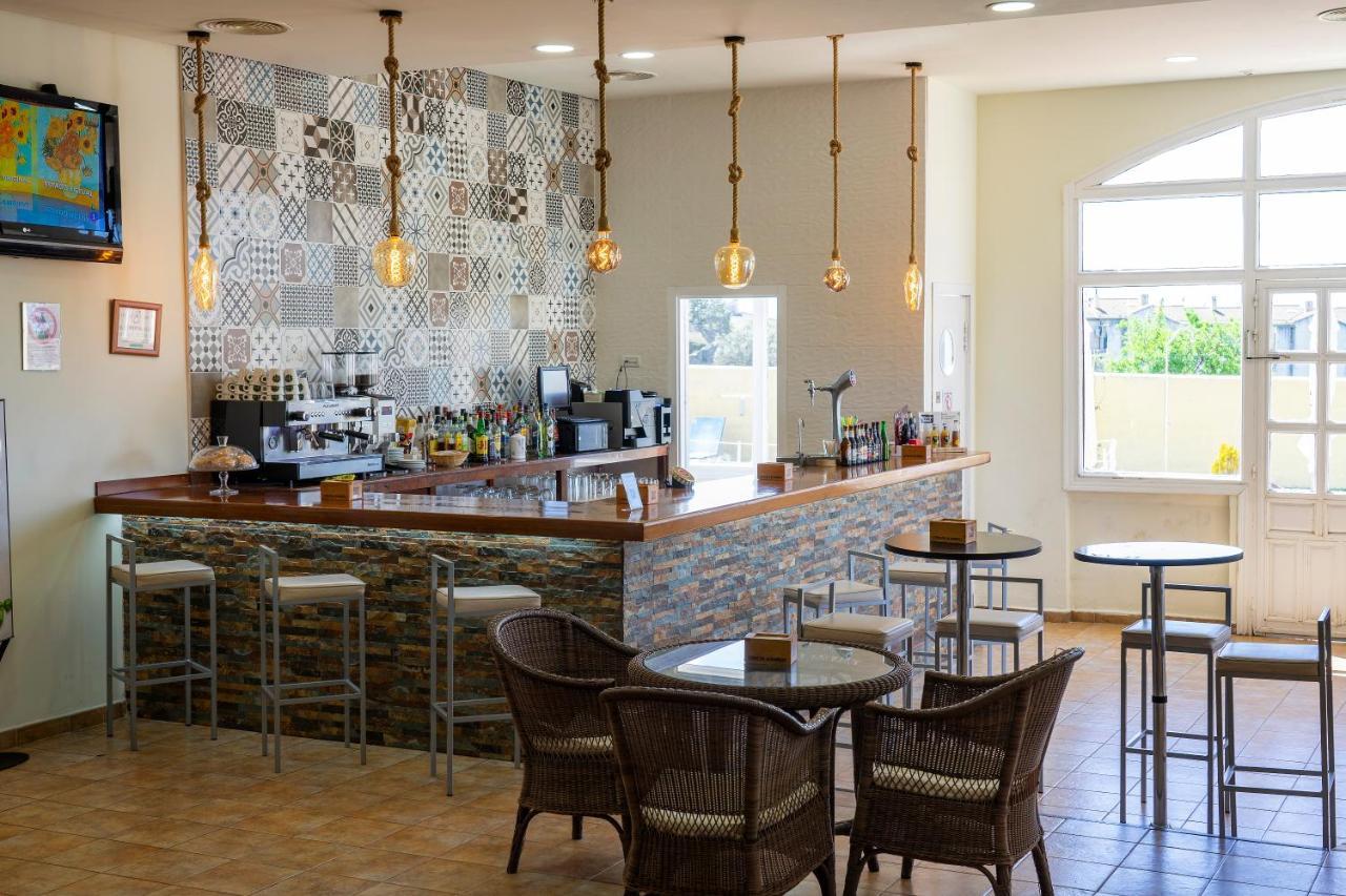 Hotel Los Barruecos By Croma Malpartida de Cáceres エクステリア 写真