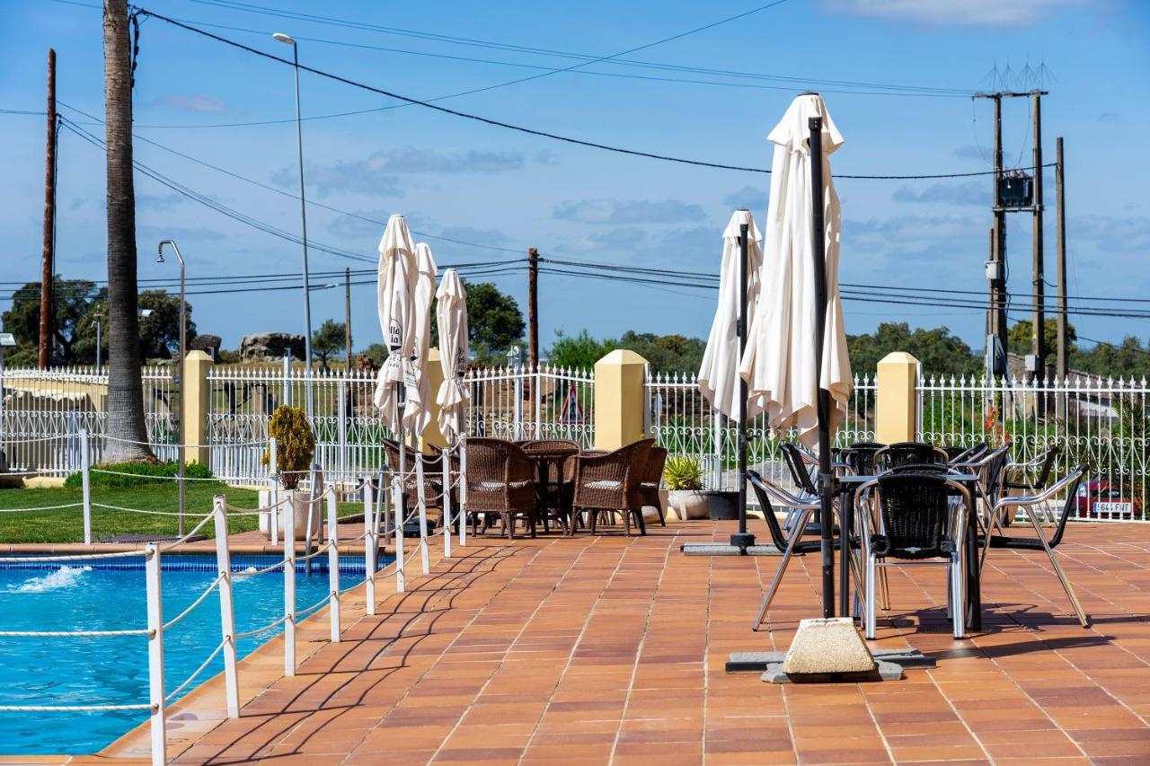 Hotel Los Barruecos By Croma Malpartida de Cáceres エクステリア 写真