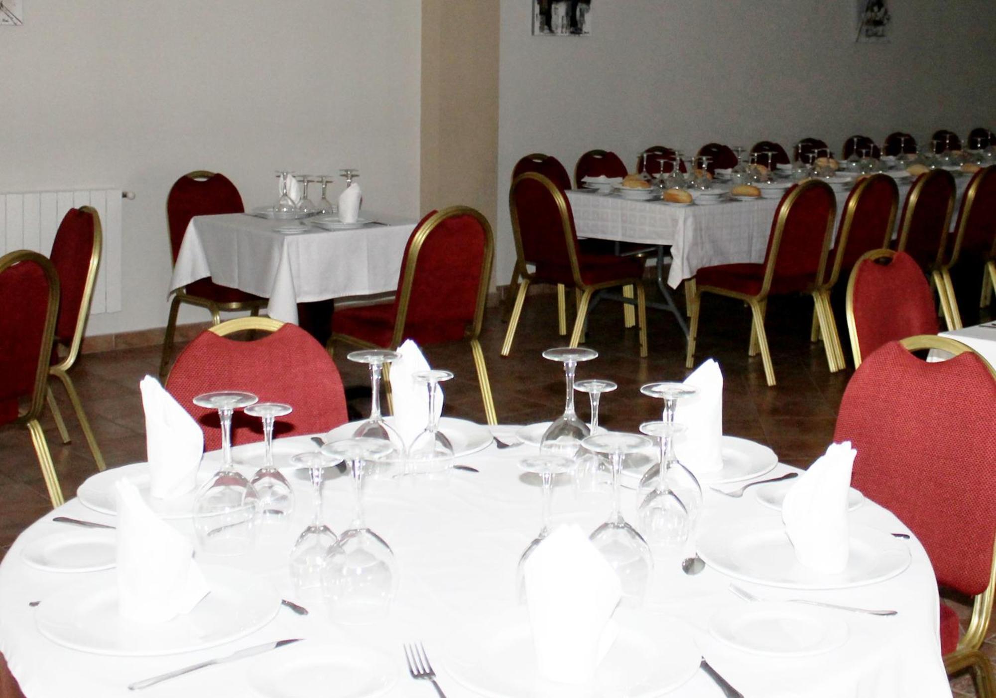Hotel Los Barruecos By Croma Malpartida de Cáceres エクステリア 写真