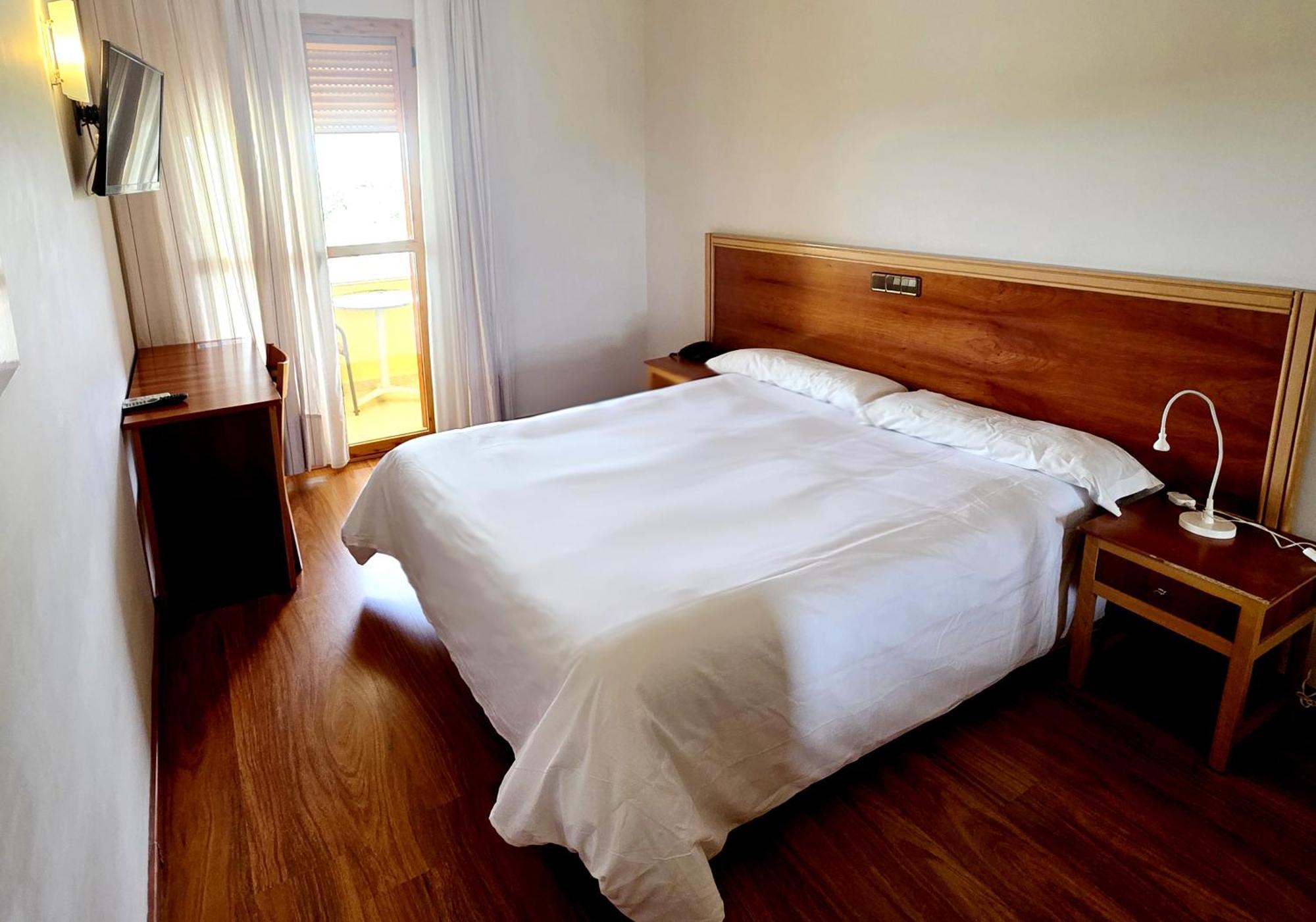Hotel Los Barruecos By Croma Malpartida de Cáceres エクステリア 写真