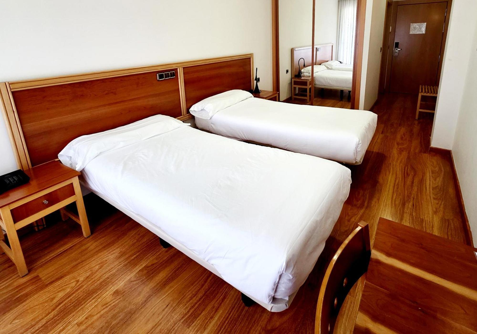 Hotel Los Barruecos By Croma Malpartida de Cáceres エクステリア 写真