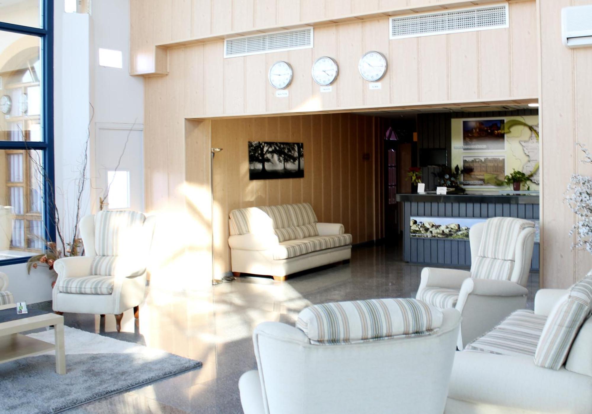 Hotel Los Barruecos By Croma Malpartida de Cáceres エクステリア 写真