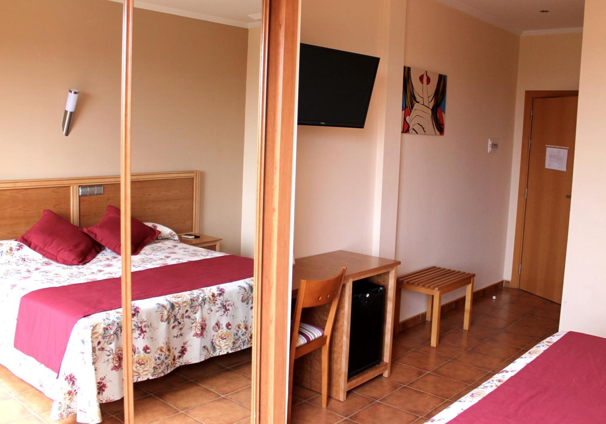 Hotel Los Barruecos By Croma Malpartida de Cáceres エクステリア 写真