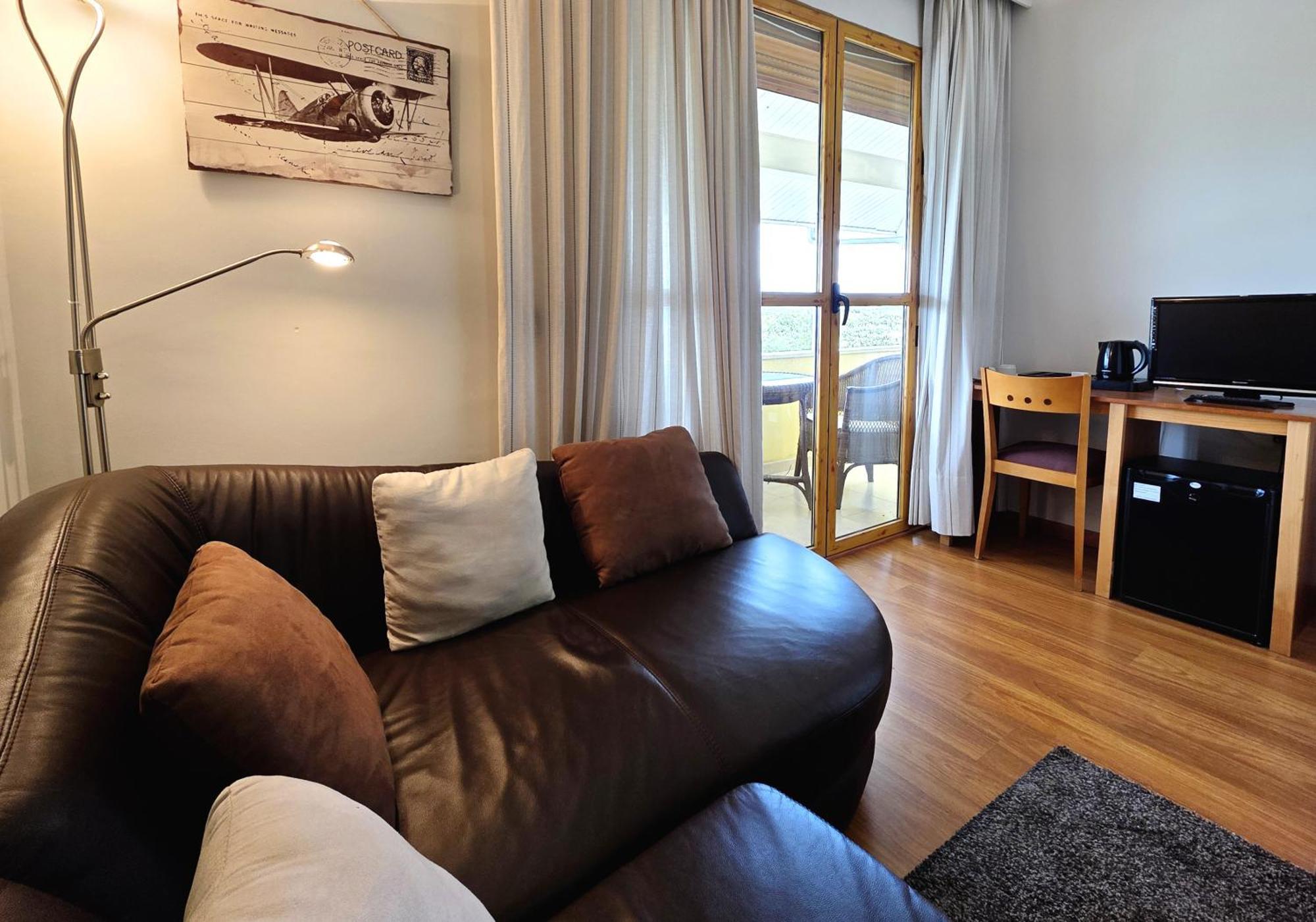 Hotel Los Barruecos By Croma Malpartida de Cáceres エクステリア 写真