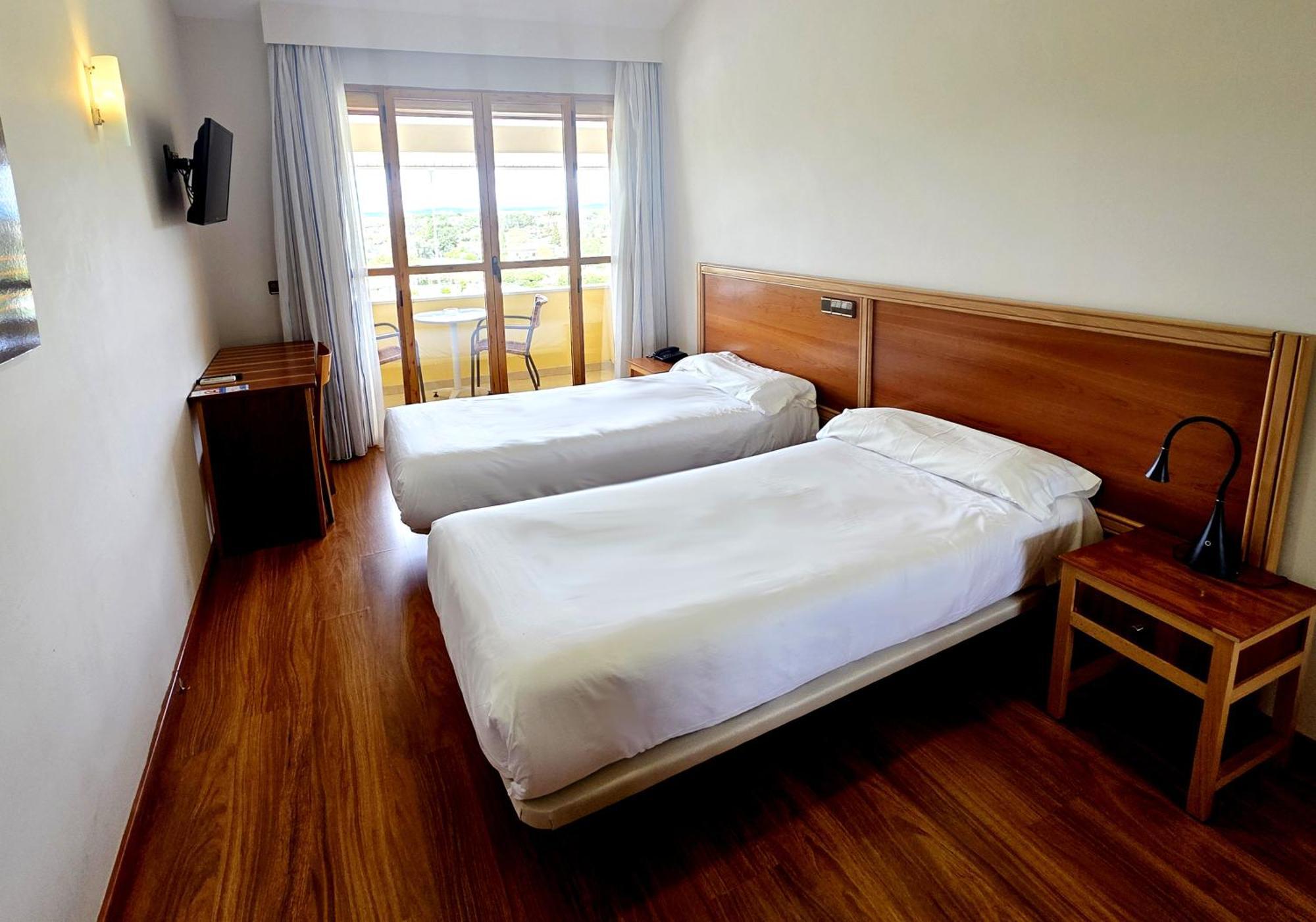 Hotel Los Barruecos By Croma Malpartida de Cáceres エクステリア 写真