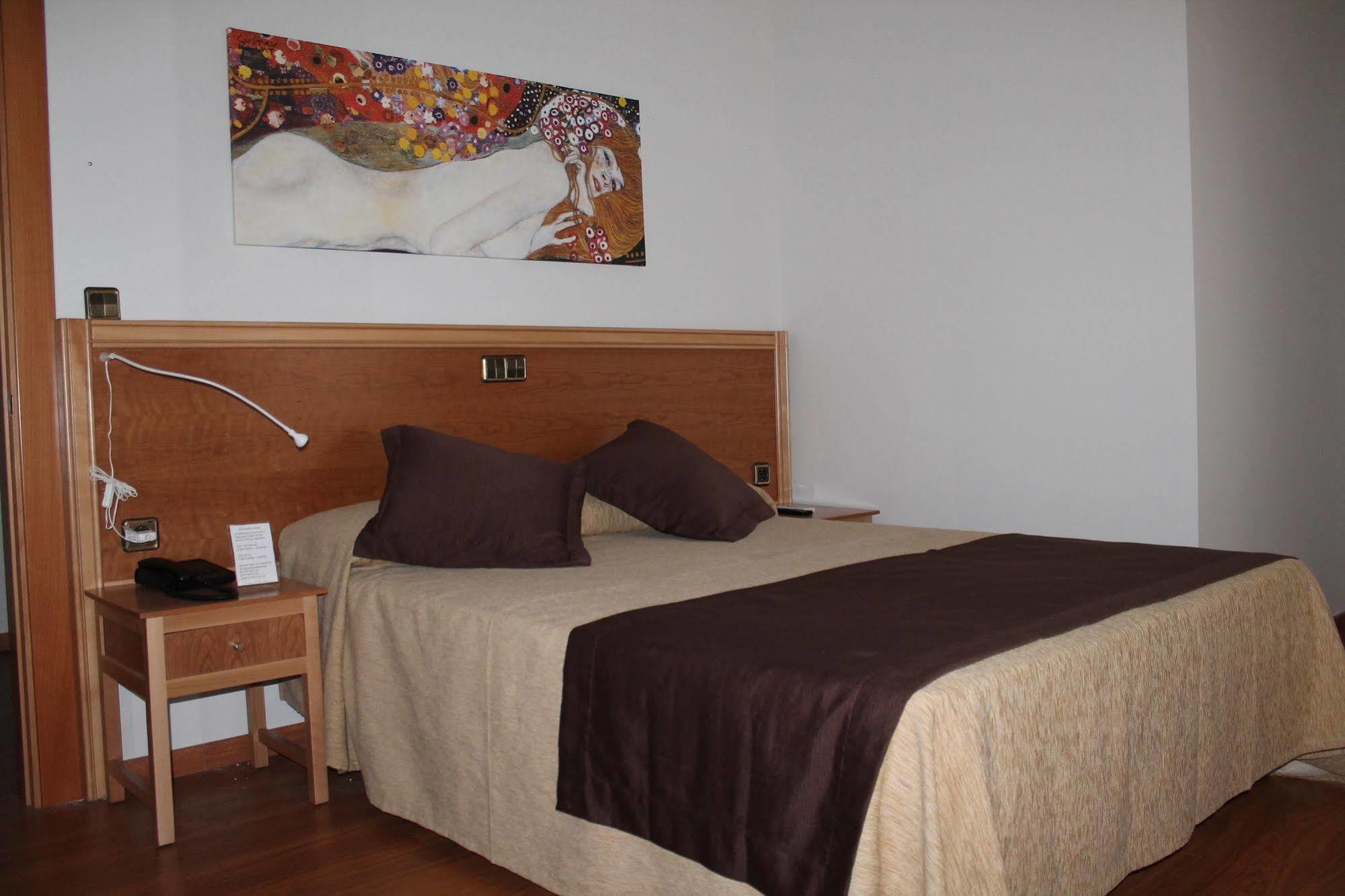 Hotel Los Barruecos By Croma Malpartida de Cáceres エクステリア 写真