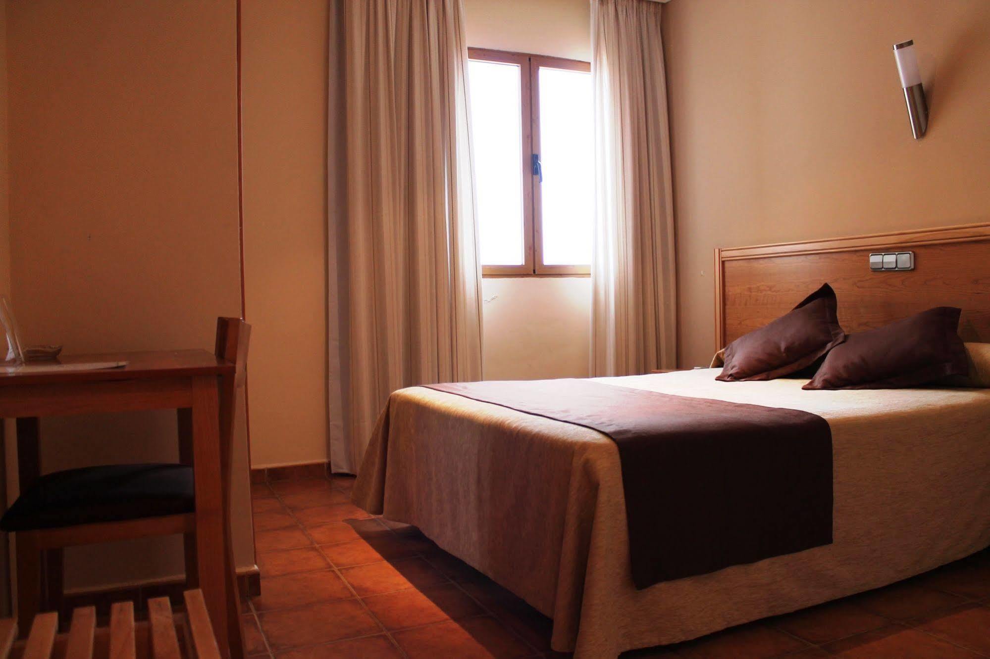 Hotel Los Barruecos By Croma Malpartida de Cáceres エクステリア 写真