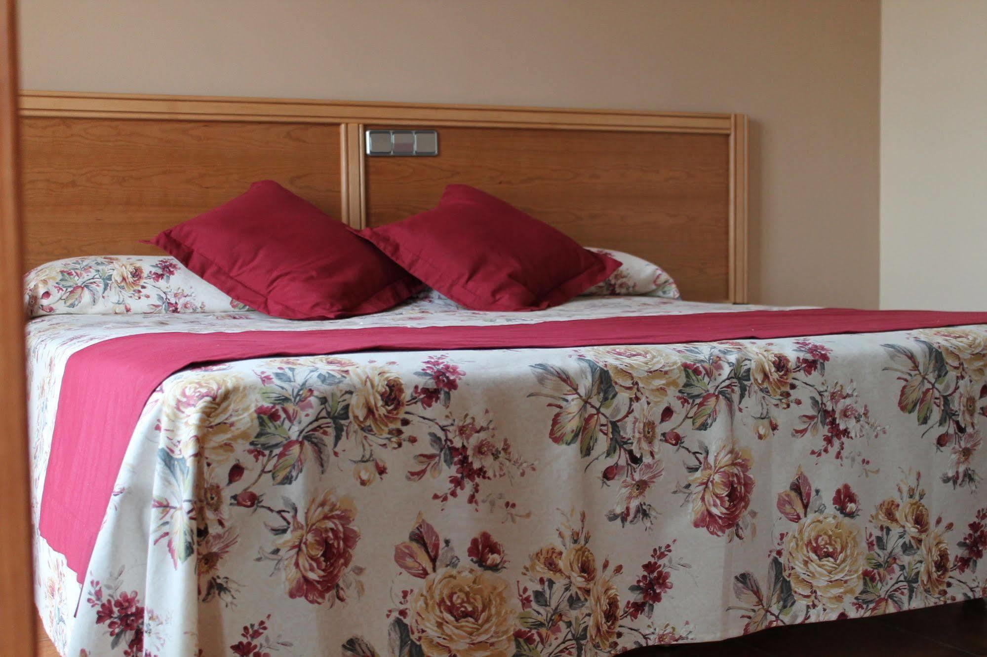 Hotel Los Barruecos By Croma Malpartida de Cáceres エクステリア 写真